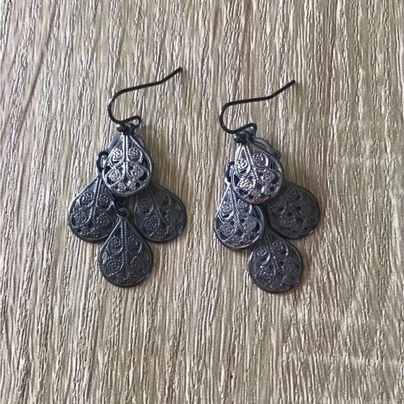 NWOT … Black Gunmetal Earrings - Picture 1 of 1